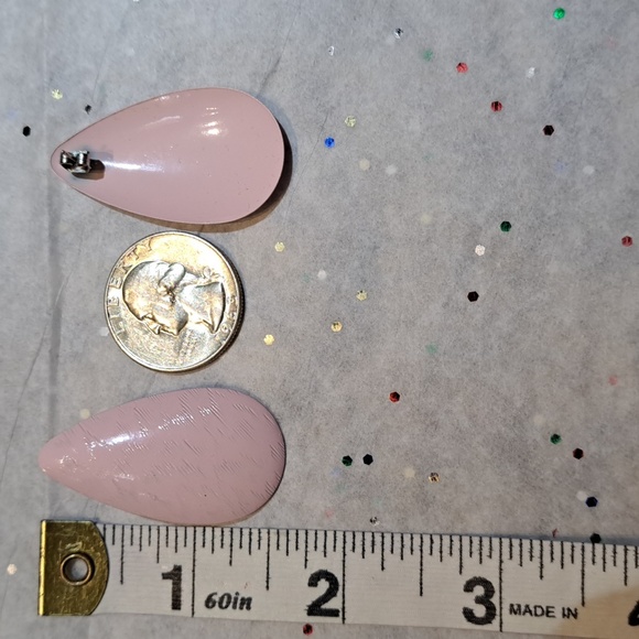 🟡 Baby Pink Teardrop Pierced Earrings - Picture 2 of 5